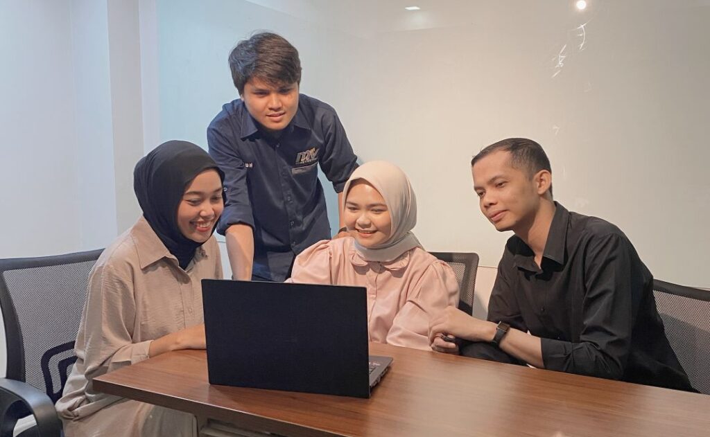 foto team terhubungdotco